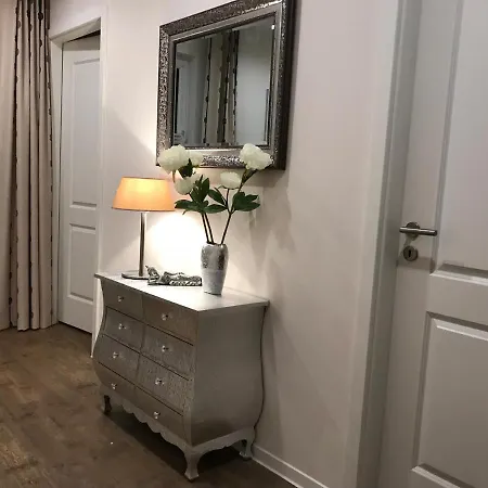 Sunny Suite: Elegant Beachfront With Pool And Pet-friendly Wellness Area Aparthotel