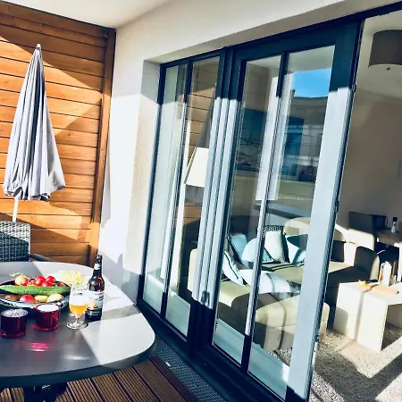 Sunny Suite: Elegant Beachfront With Pool And Pet-friendly Wellness Area Aparthotel