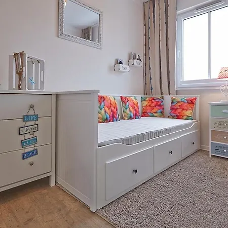 Sunny Suite: Elegant Beachfront With Pool And Pet-friendly Wellness Area *
