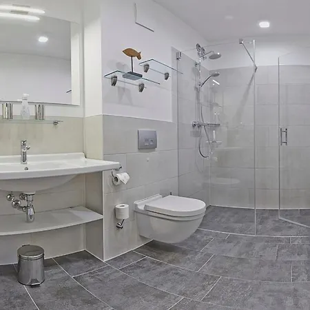 Sunny Suite: Elegant Beachfront With Pool And Pet-friendly Wellness Area * Boergerende-Rethwisch